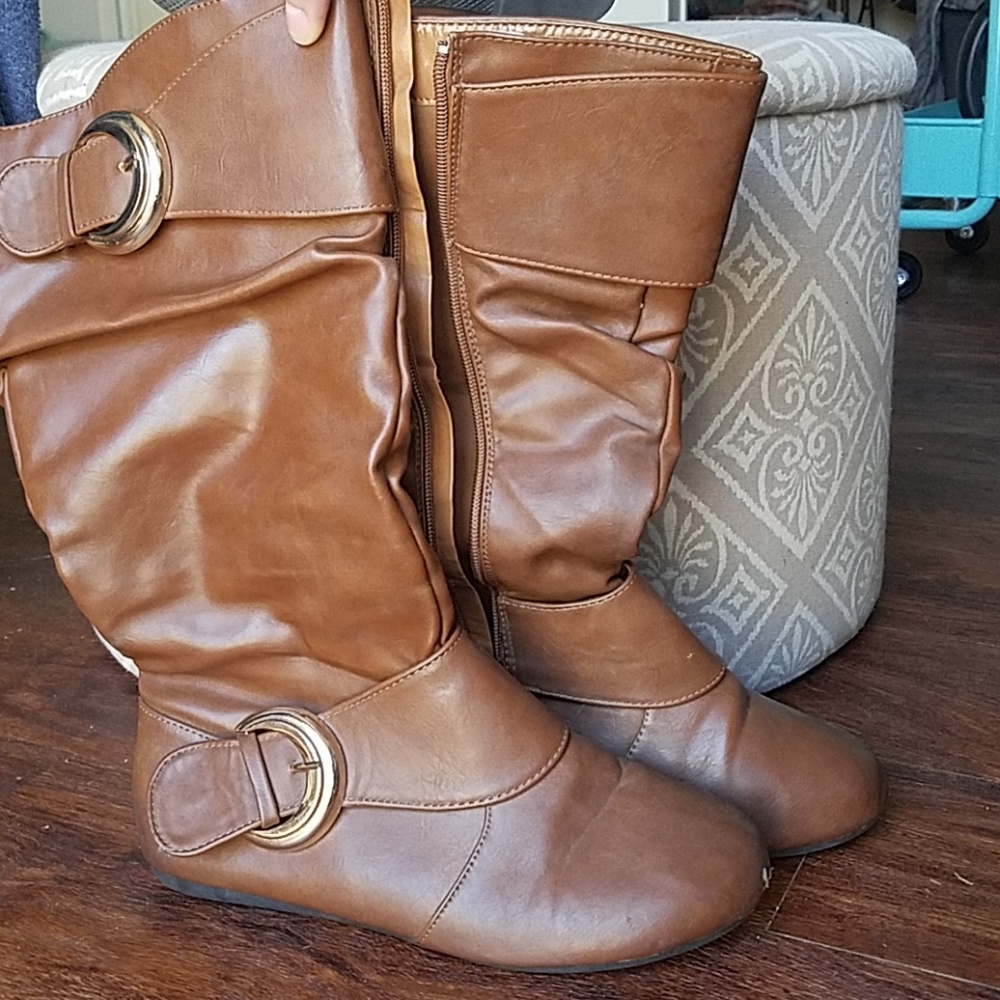 Slouchy camel boots